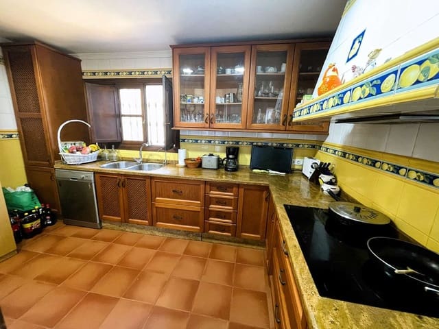 Chalet de 5 habitaciones en Alhaurín de la Torre en venta con piscina garaje - 600.000 € (Ref: 9434853)