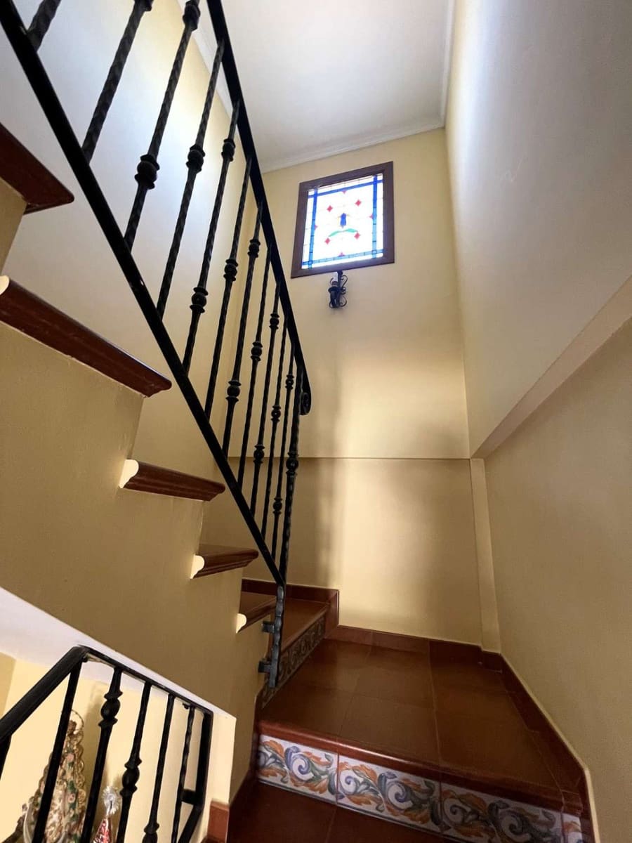 5 bedroom Villa for sale in Alhaurin de la Torre with pool garage - € 600,000 (Ref: 9434853)