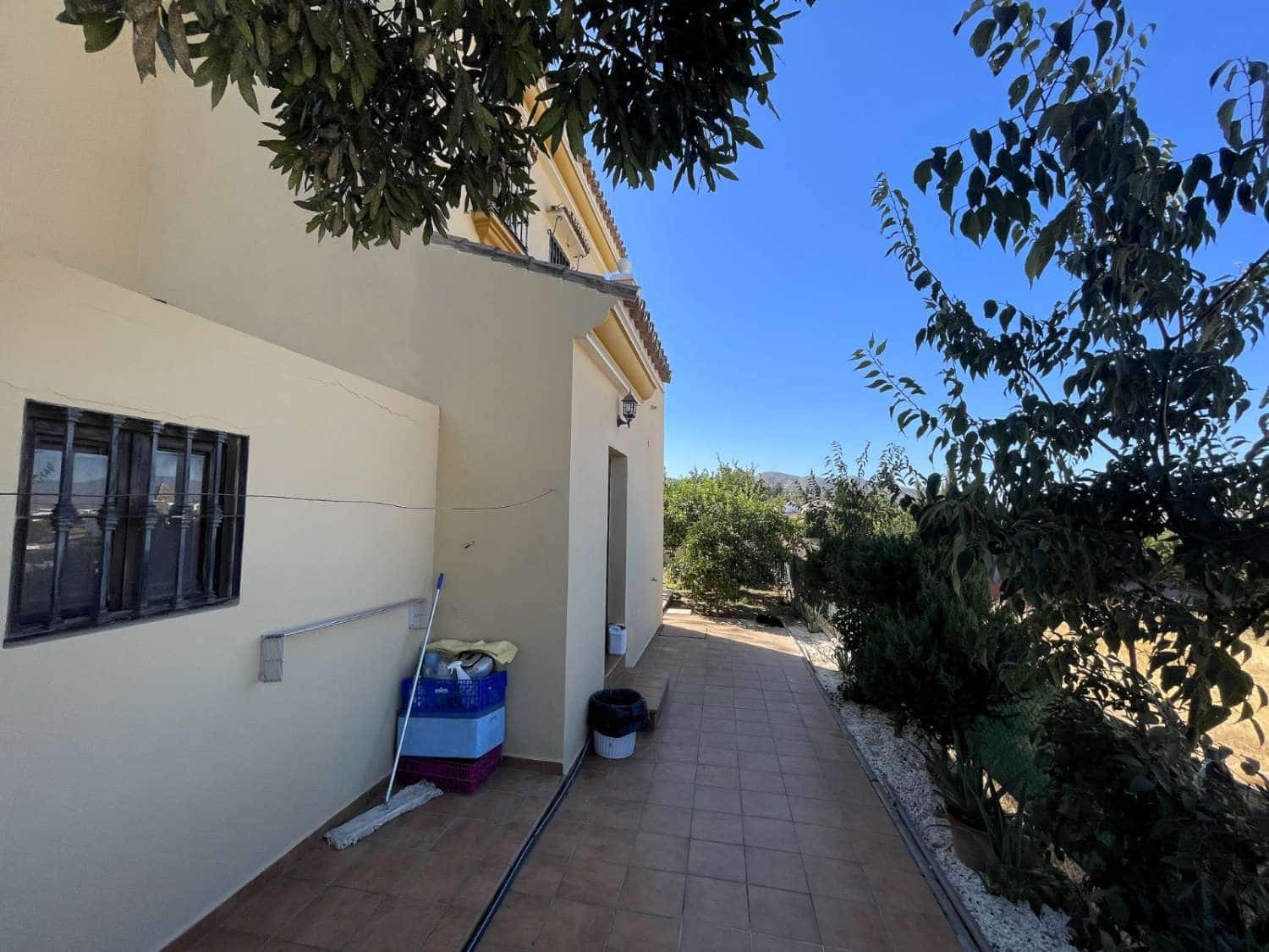 5 bedroom Villa for sale in Alhaurin de la Torre with pool garage - € 600,000 (Ref: 9434853)