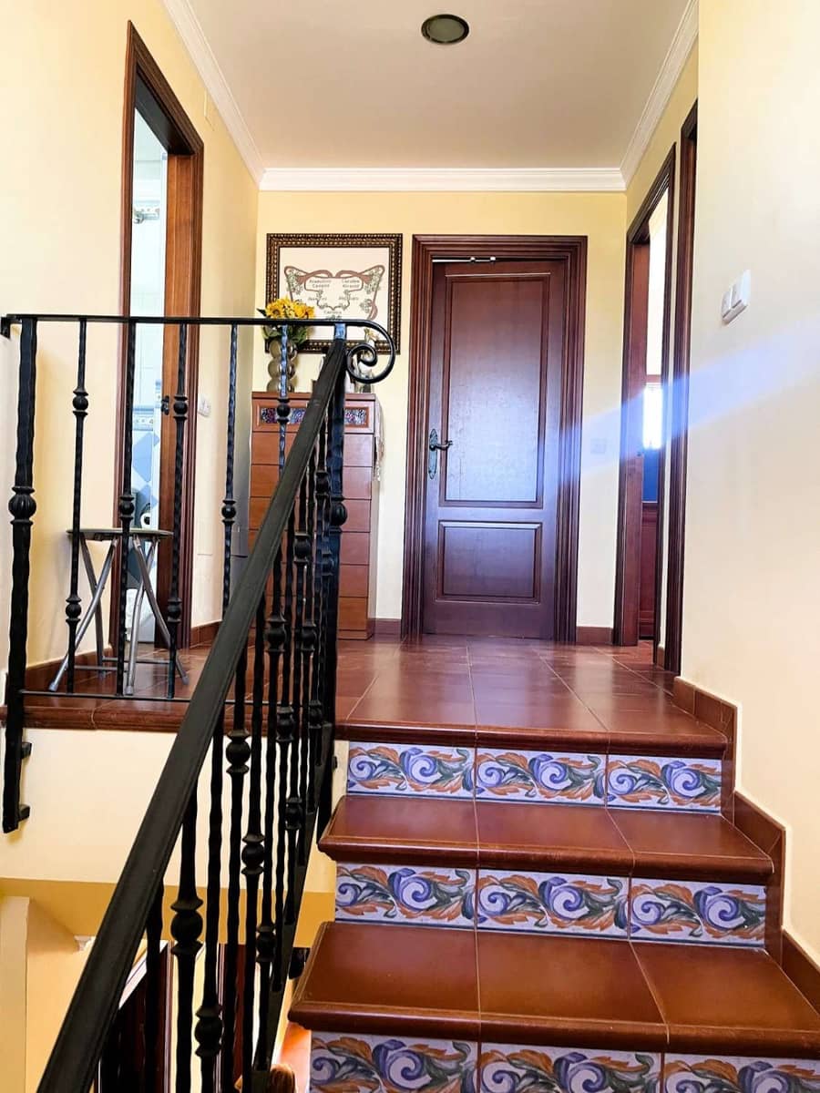 5 bedroom Villa for sale in Alhaurin de la Torre with pool garage - € 600,000 (Ref: 9434853)