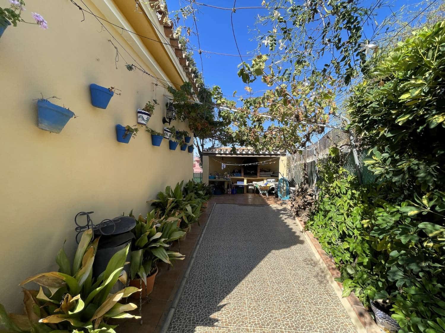 5 bedroom Villa for sale in Alhaurin de la Torre with pool garage - € 600,000 (Ref: 9434853)