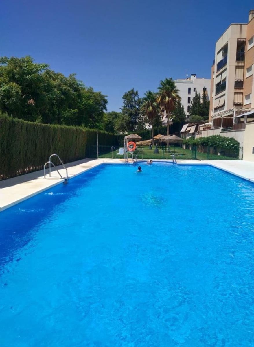 3 slaapkamer Flat te koop in Malaga stad met zwembad garage - € 489.000 (Ref: 9434863)