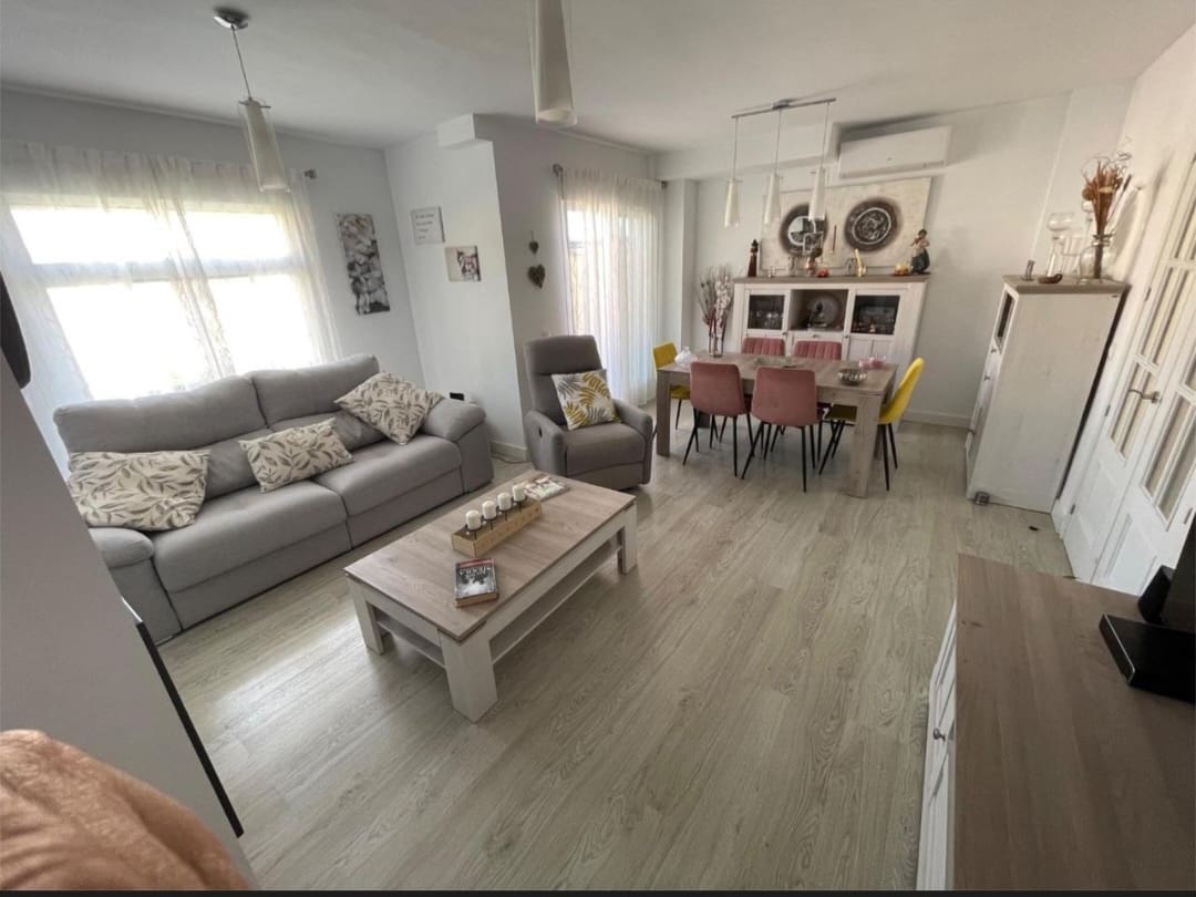 3 soverom Rekkehus til salgs i Rincon de la Victoria med svømmebasseng garasje - € 499 550 (Ref: 9434867)