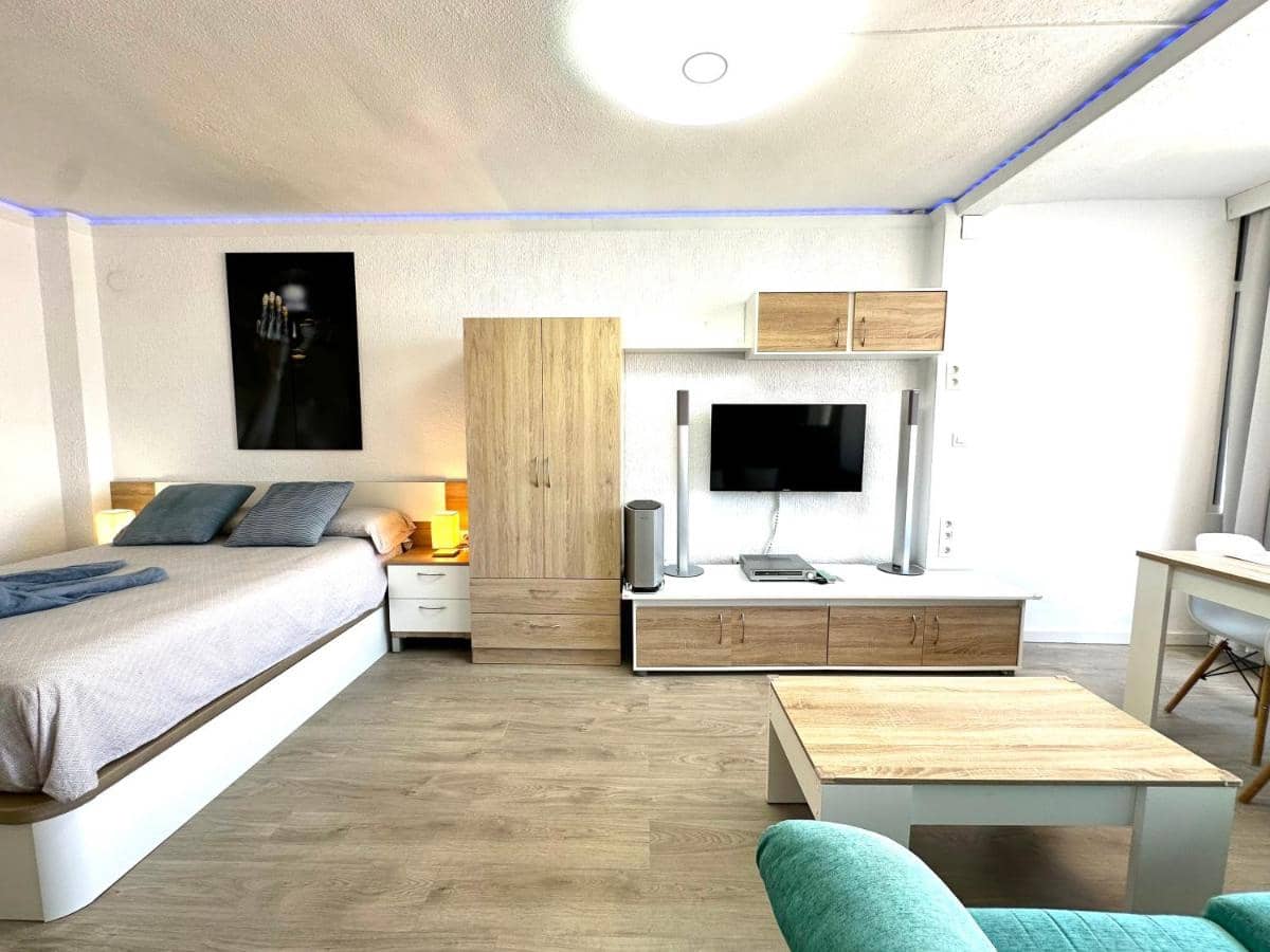 Studio for sale in Torremolinos with pool - € 175,000 (Ref: 9434868)