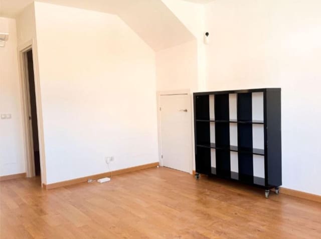 4 soveværelse Rækkehus til salg i Málaga by - € 360.500 (Ref: 9434886)