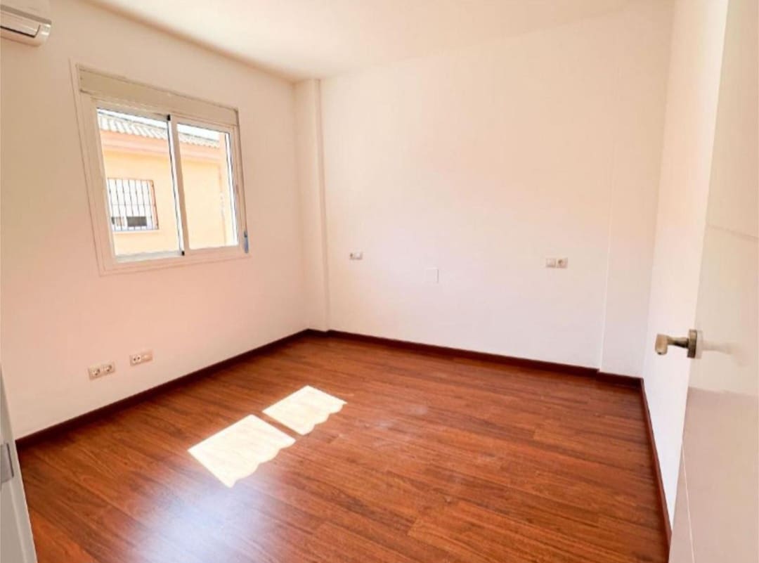 4 soveværelse Rækkehus til salg i Malaga by - € 360.500 (Ref: 9434886)