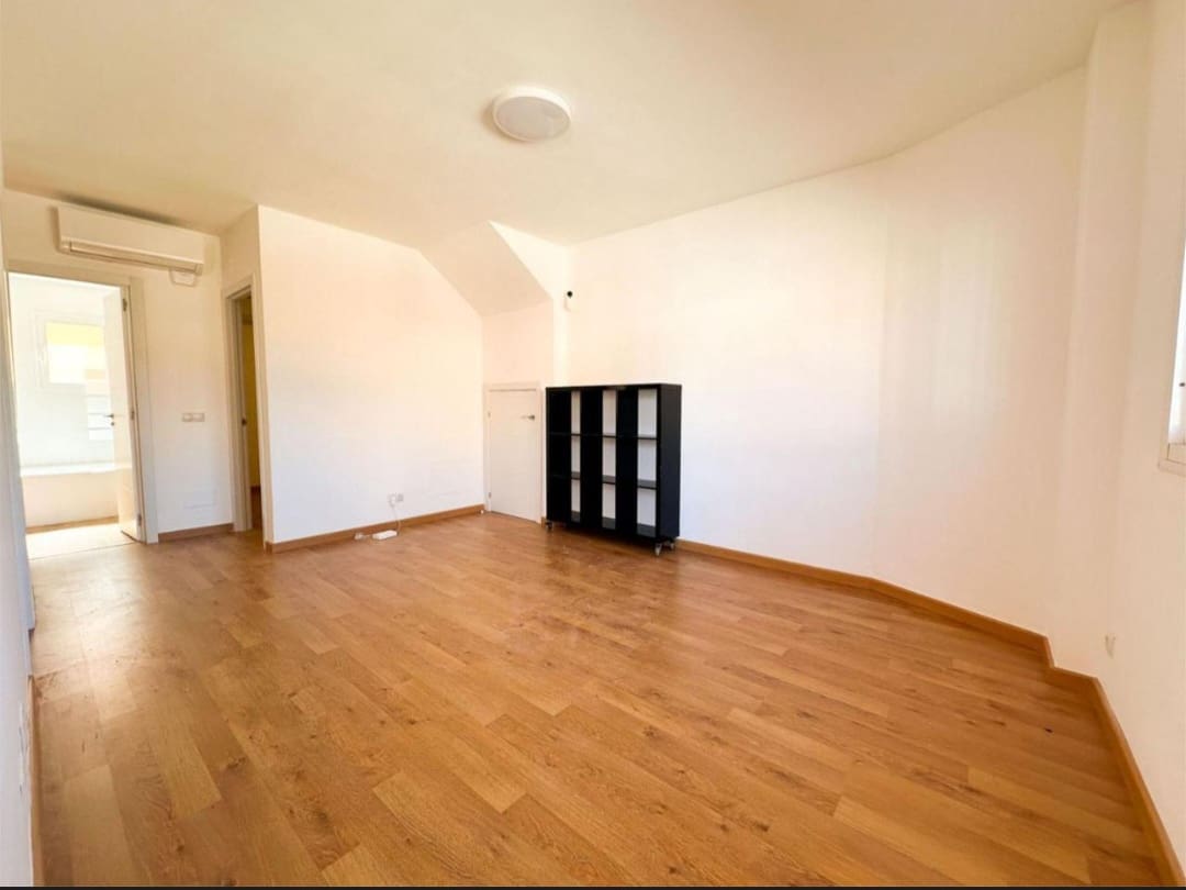 4 soveværelse Rækkehus til salg i Malaga by - € 360.500 (Ref: 9434886)