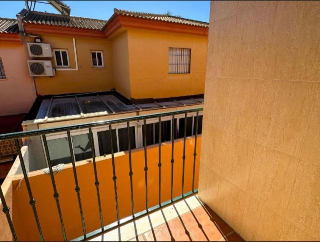 4 soveværelse Rækkehus til salg i Malaga by - € 360.500 (Ref: 9434886)