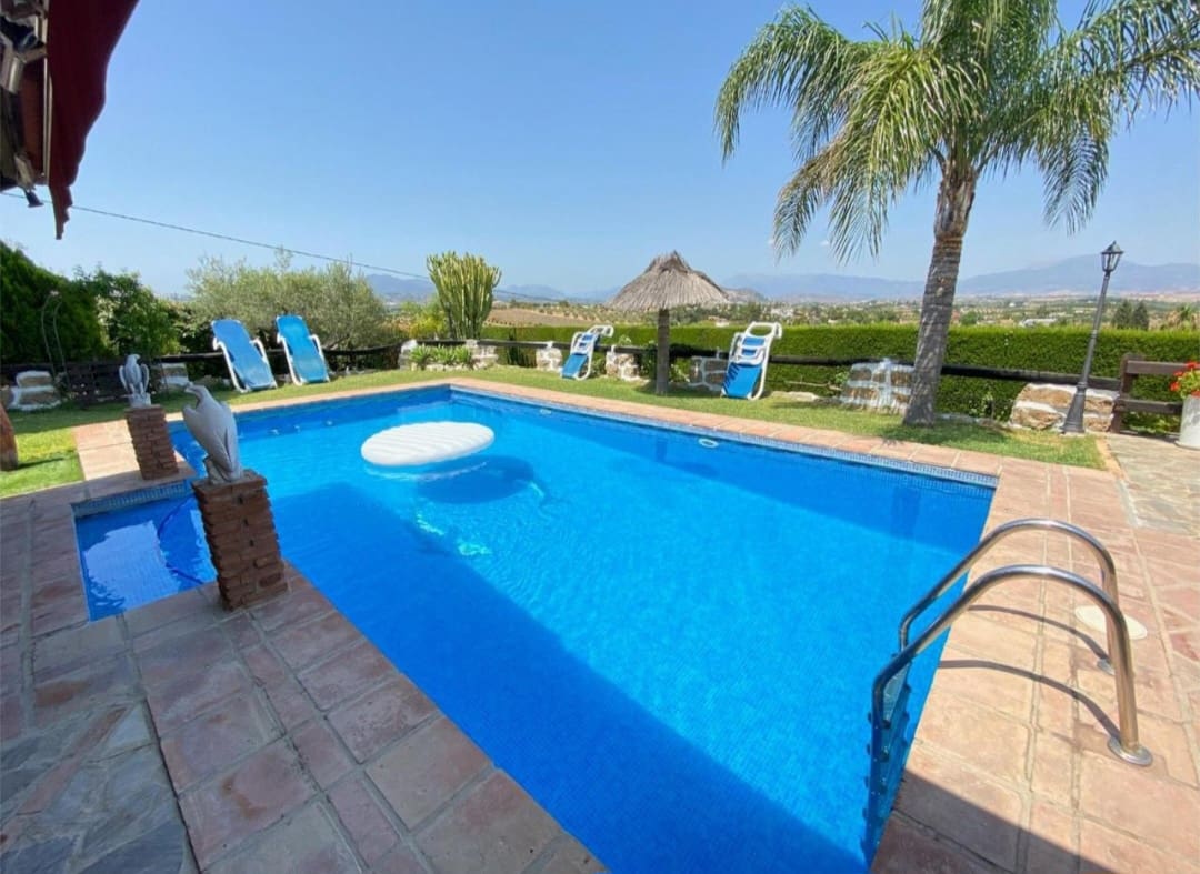 5 bedroom Villa for sale in Alhaurin el Grande with pool garage - € 669,500 (Ref: 9434887)