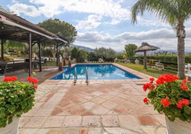 5 soverom Villa til salgs i Alhaurín el Grande med svømmebasseng garasje - € 669 500 (Ref: 9434887)