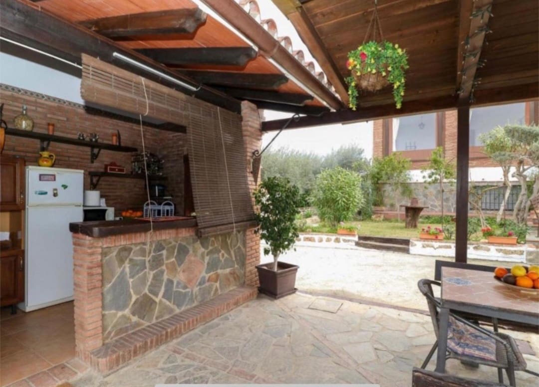 5 bedroom Villa for sale in Alhaurin el Grande with pool garage - € 669,500 (Ref: 9434887)