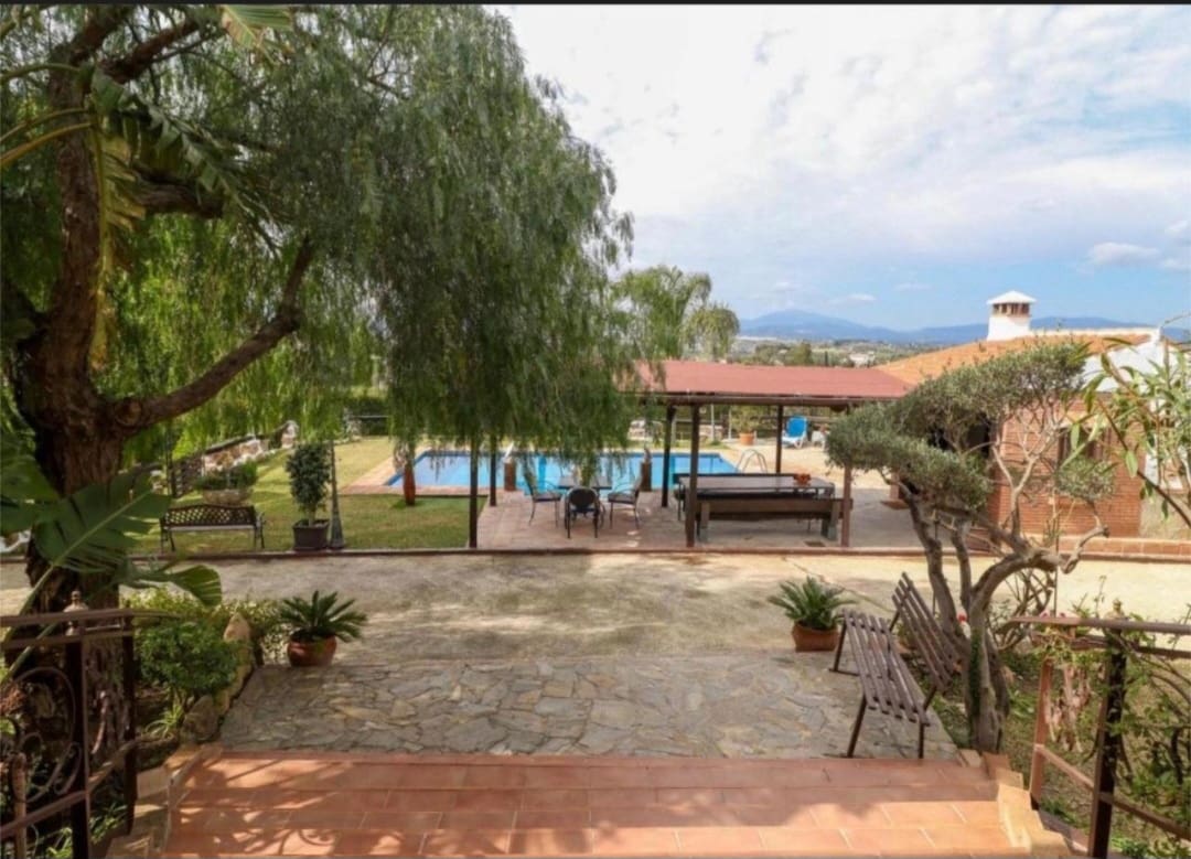 5 bedroom Villa for sale in Alhaurin el Grande with pool garage - € 669,500 (Ref: 9434887)