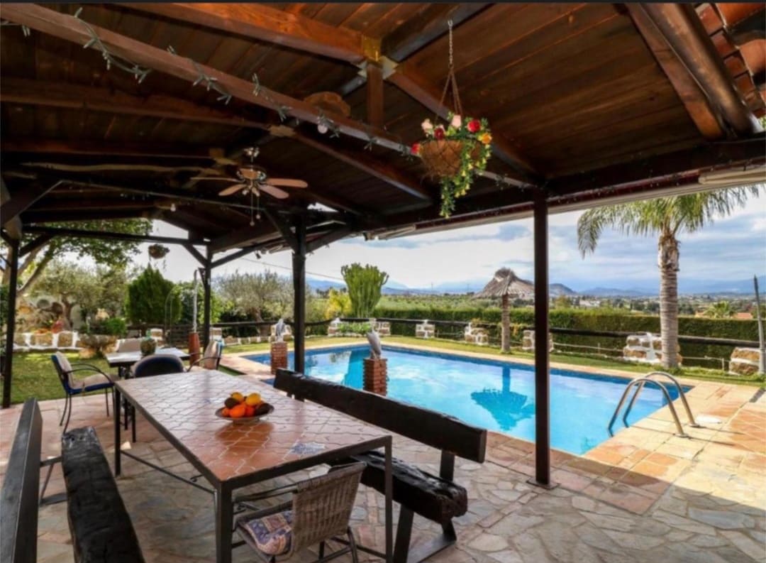 5 bedroom Villa for sale in Alhaurin el Grande with pool garage - € 669,500 (Ref: 9434887)