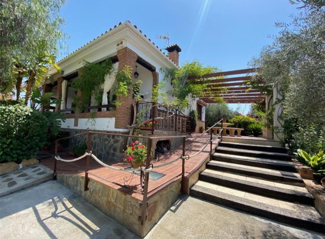 5 bedroom Villa for sale in Alhaurin el Grande with pool garage - € 669,500 (Ref: 9434887)