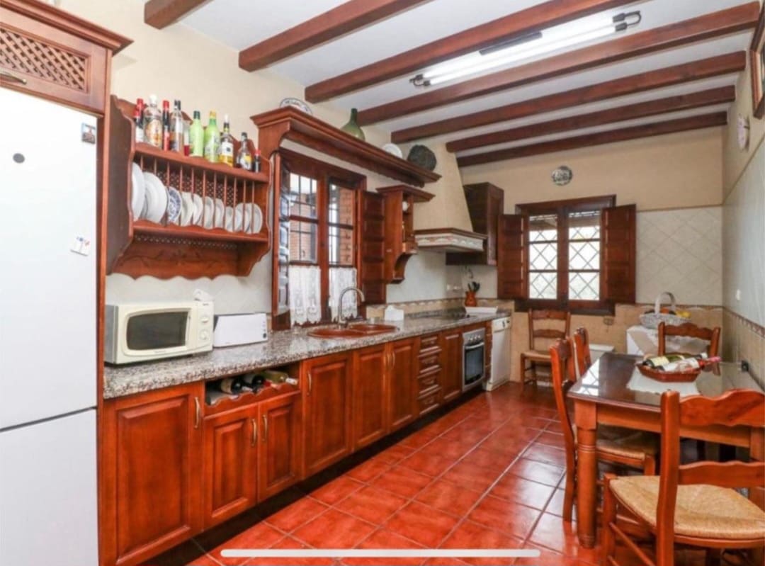 5 bedroom Villa for sale in Alhaurin el Grande with pool garage - € 669,500 (Ref: 9434887)