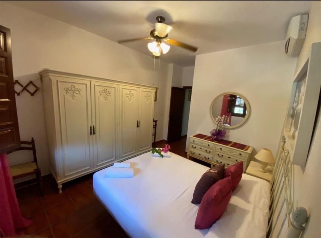 5 bedroom Villa for sale in Alhaurin el Grande with pool garage - € 669,500 (Ref: 9434887)