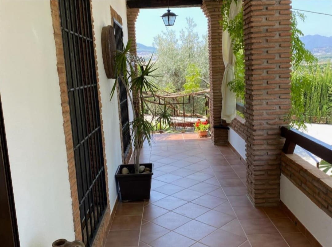 5 bedroom Villa for sale in Alhaurin el Grande with pool garage - € 669,500 (Ref: 9434887)