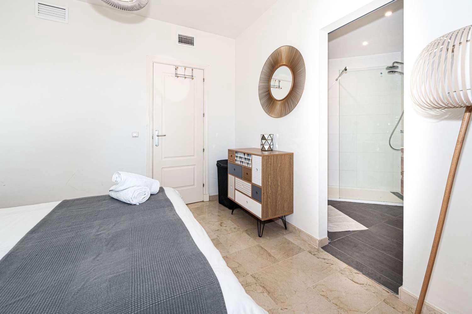 Ático de 3 habitaciones en Casares en venta con piscina - 899.000 € (Ref: 9434891)