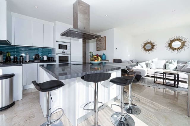 Ático de 3 habitaciones en Casares en venta con piscina - 899.000 € (Ref: 9434891)