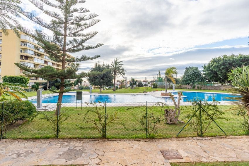 Appartement de Plage de 1 chambre de location de vacances à Torremolinos avec piscine garage - 420 € (Ref: 9434895)