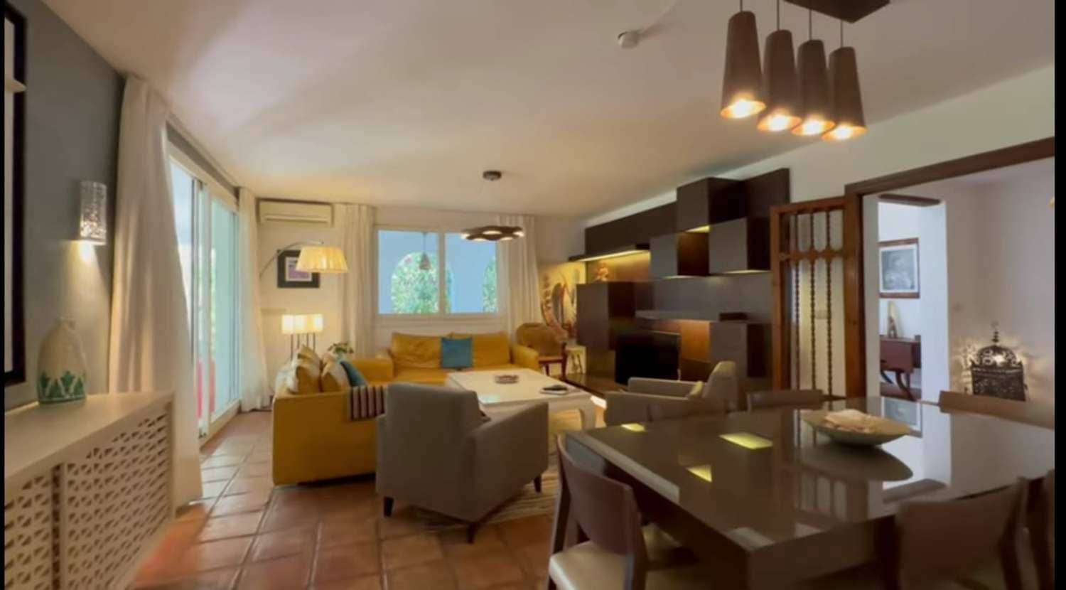 6 bedroom Villa for sale in Benalmadena with pool - € 1,495,000 (Ref: 9434897)