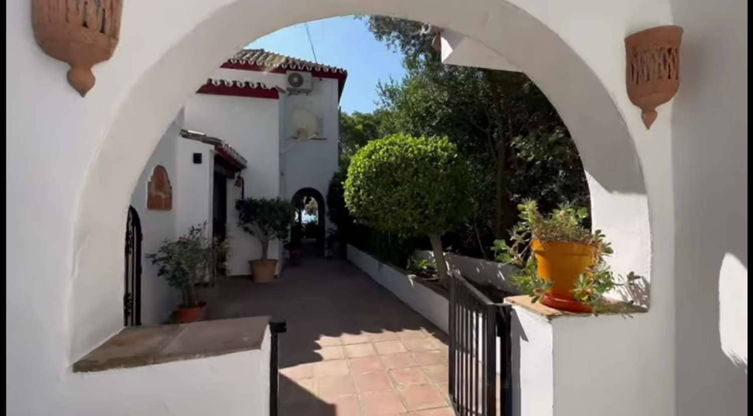 6 bedroom Villa for sale in Benalmadena with pool - € 1,495,000 (Ref: 9434897)