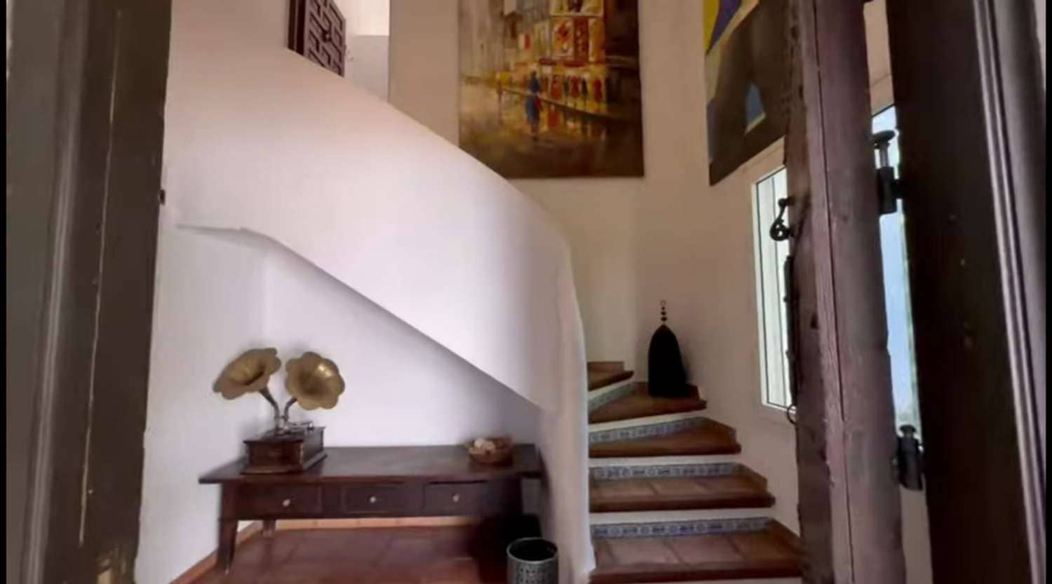 6 bedroom Villa for sale in Benalmadena with pool - € 1,495,000 (Ref: 9434897)