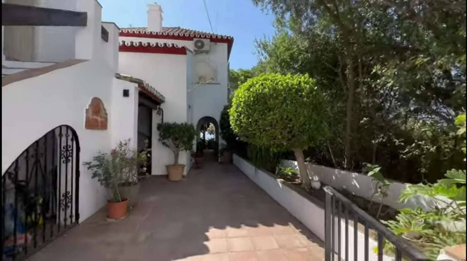 6 bedroom Villa for sale in Benalmadena with pool - € 1,495,000 (Ref: 9434897)