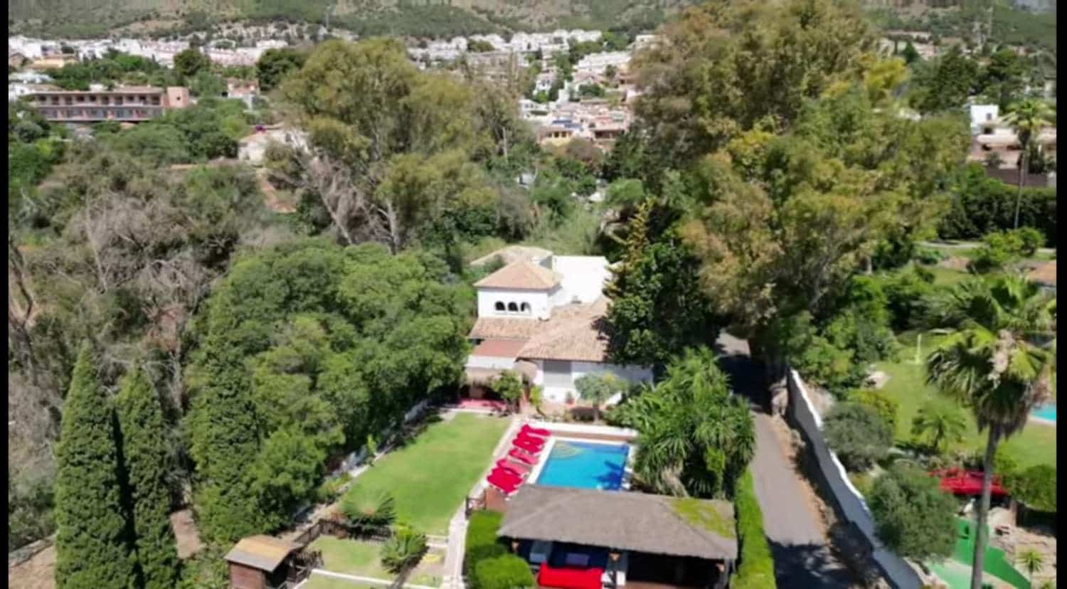 6 bedroom Villa for sale in Benalmadena with pool - € 1,495,000 (Ref: 9434897)