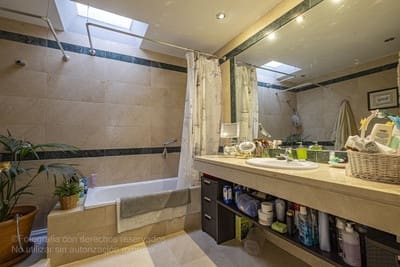 4 soverom Kjedet enebolig til salgs i Estepona med svømmebasseng garasje - € 550 000 (Ref: 9434906)