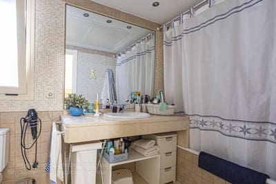 4 soverom Kjedet enebolig til salgs i Estepona med svømmebasseng garasje - € 550 000 (Ref: 9434906)