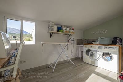 4 soverom Kjedet enebolig til salgs i Estepona med svømmebasseng garasje - € 550 000 (Ref: 9434906)