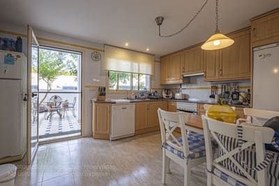 4 soverom Kjedet enebolig til salgs i Estepona med svømmebasseng garasje - € 550 000 (Ref: 9434906)