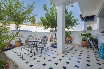 4 soverom Kjedet enebolig til salgs i Estepona med svømmebasseng garasje - € 550 000 (Ref: 9434906)