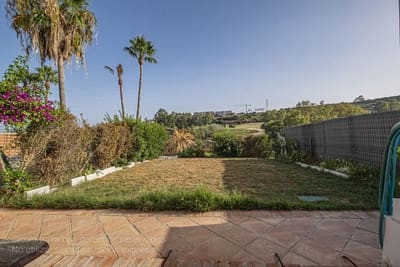 4 soverom Kjedet enebolig til salgs i Estepona med svømmebasseng garasje - € 550 000 (Ref: 9434906)