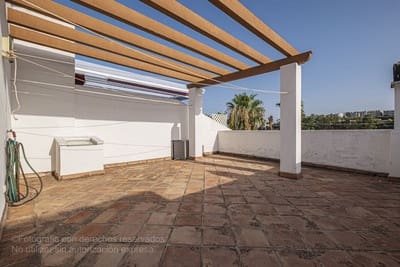 4 soverom Kjedet enebolig til salgs i Estepona med svømmebasseng garasje - € 550 000 (Ref: 9434906)