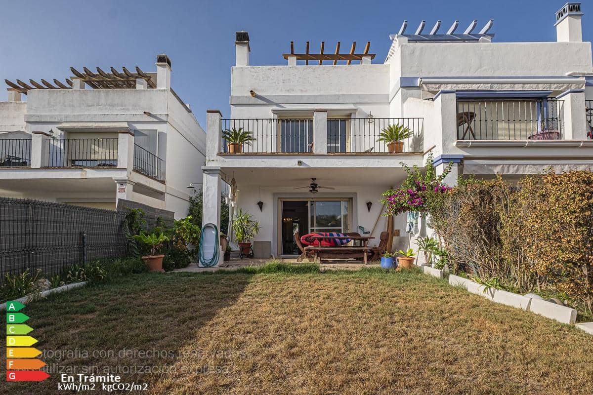 4 soverom Kjedet enebolig til salgs i Estepona med svømmebasseng garasje - € 550 000 (Ref: 9434906)