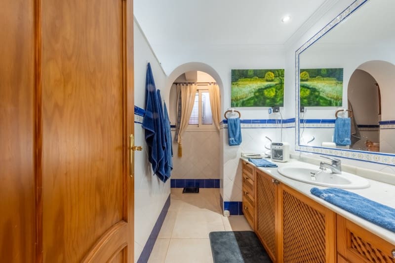 2 soveværelse Bungalow til salg i Marbella med garage - € 649.000 (Ref: 9434907)