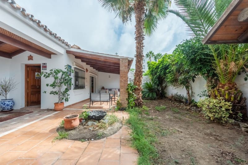 2 soveværelse Bungalow til salg i Marbella med garage - € 649.000 (Ref: 9434907)
