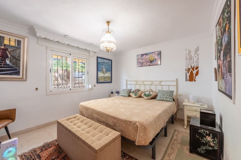 2 soveværelse Bungalow til salg i Marbella med garage - € 649.000 (Ref: 9434907)