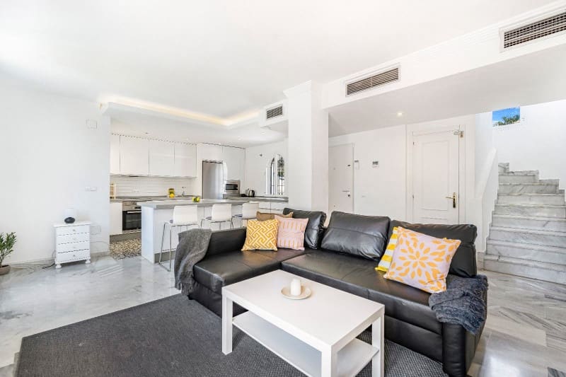 2 soveværelse Penthouse til salg i Marbella med swimmingpool - € 485.000 (Ref: 9434908)