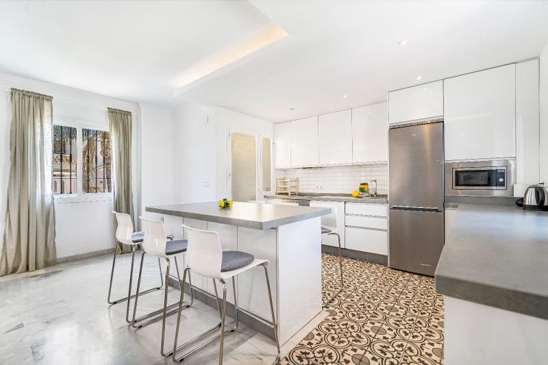 2 soveværelse Penthouse til salg i Marbella med swimmingpool - € 485.000 (Ref: 9434908)