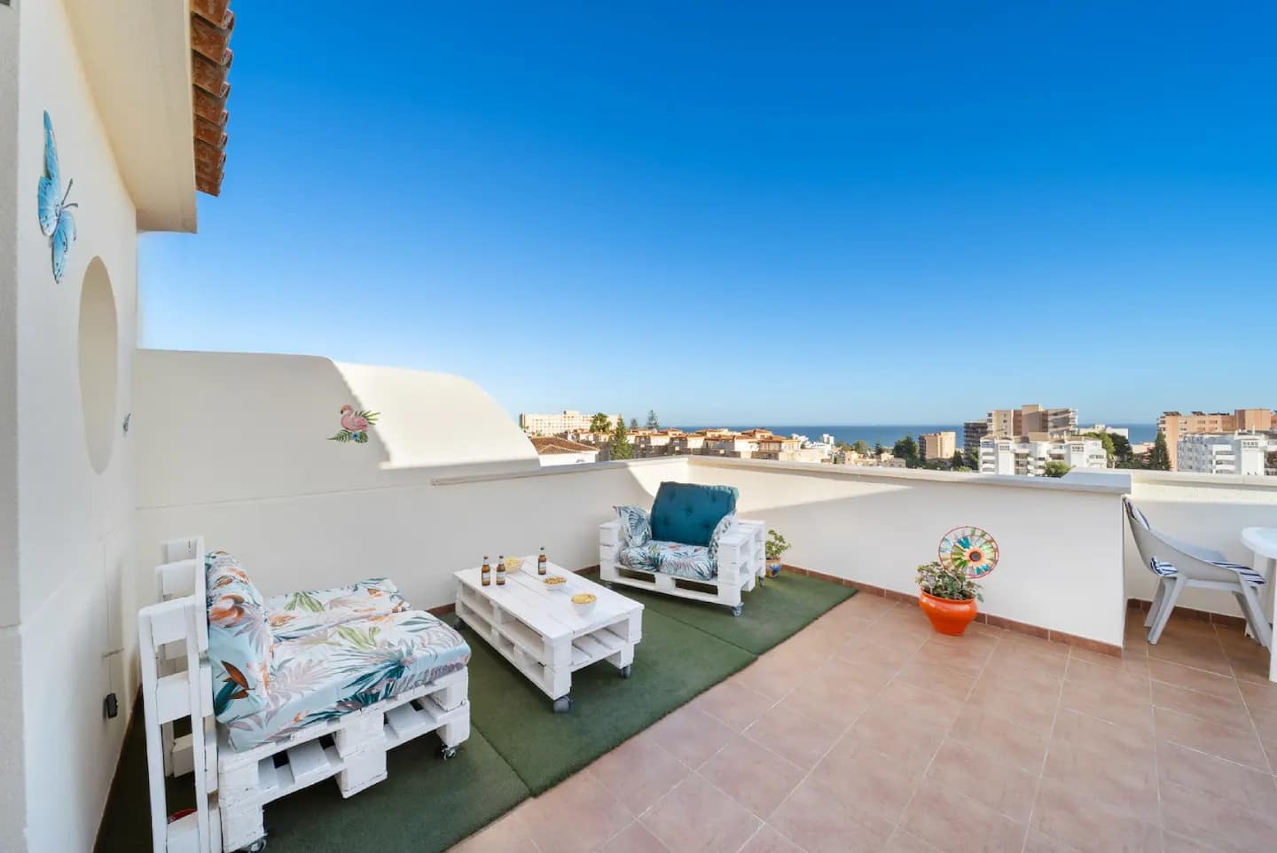 2 bedroom Beach Apartment for holiday rental in Benalmadena with pool garage - € 700 (Ref: 9434909)