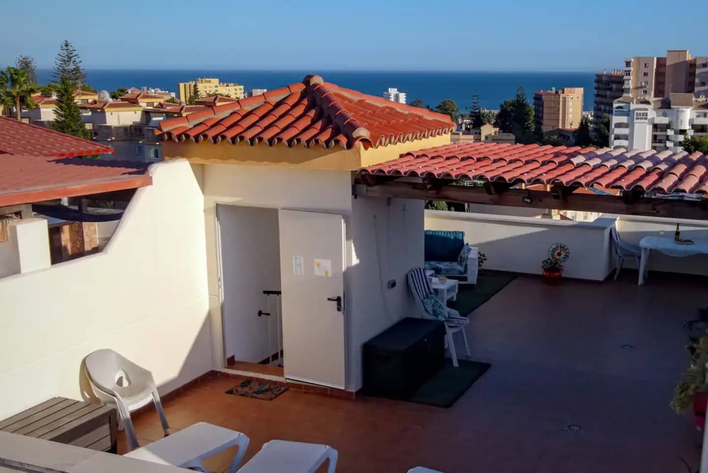 2 bedroom Beach Apartment for holiday rental in Benalmadena with pool garage - € 700 (Ref: 9434909)