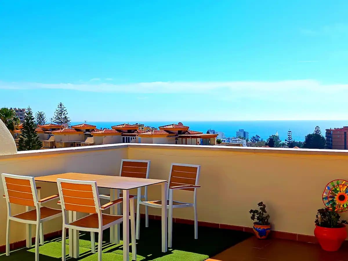 2 bedroom Beach Apartment for holiday rental in Benalmadena with pool garage - € 700 (Ref: 9434909)