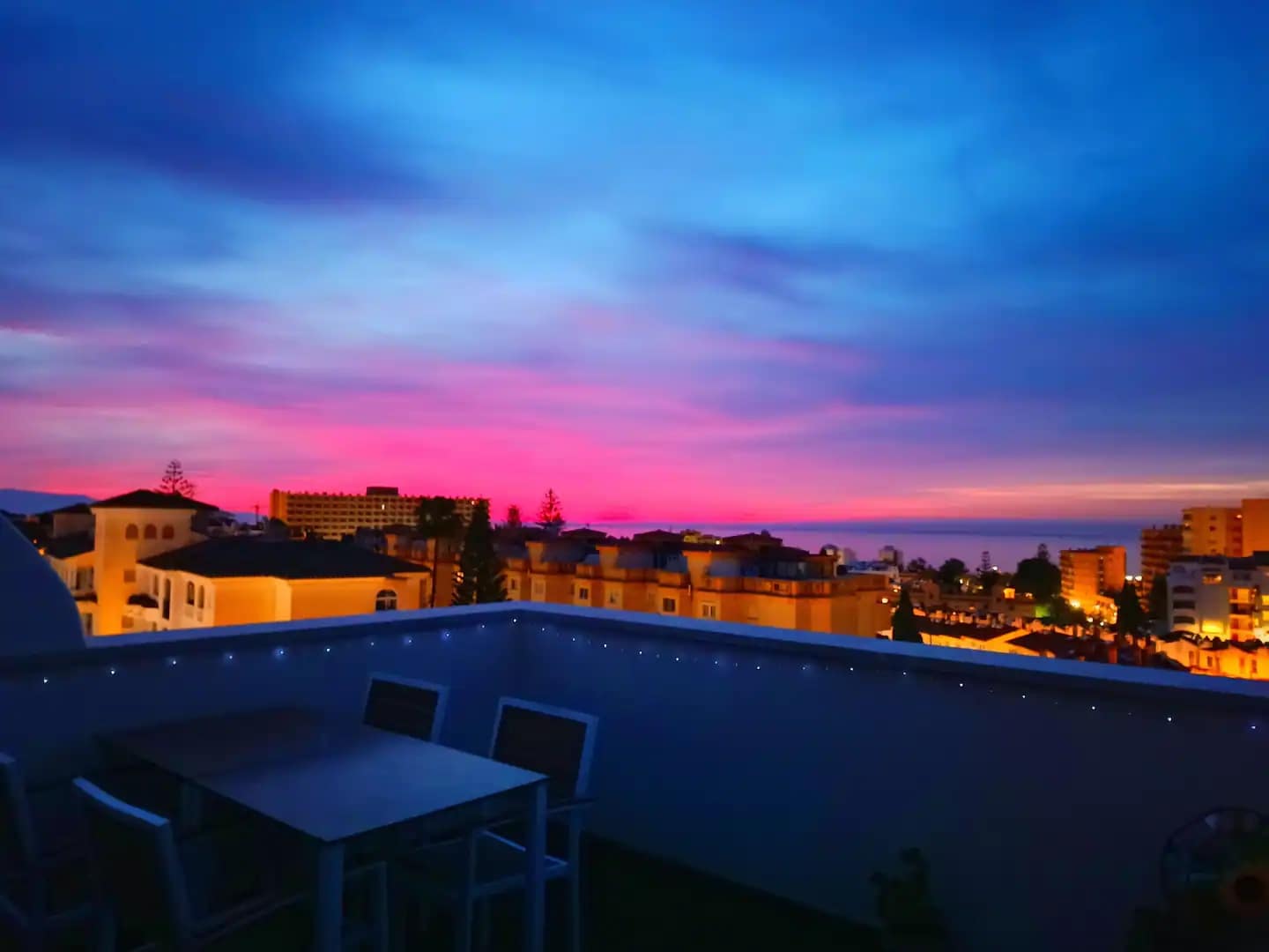 2 bedroom Beach Apartment for holiday rental in Benalmadena with pool garage - € 700 (Ref: 9434909)