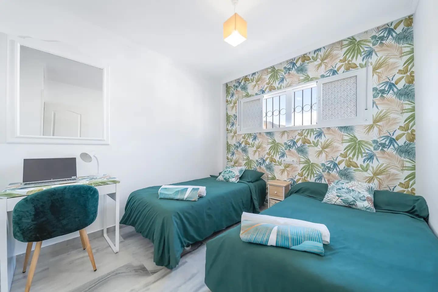 2 bedroom Beach Apartment for holiday rental in Benalmadena with pool garage - € 700 (Ref: 9434909)