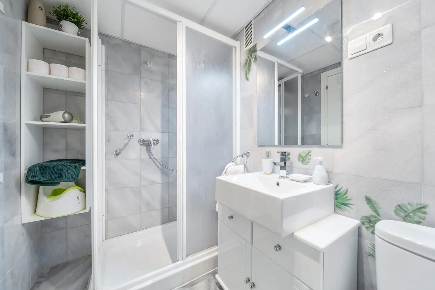 2 bedroom Beach Apartment for holiday rental in Benalmadena with pool garage - € 700 (Ref: 9434909)