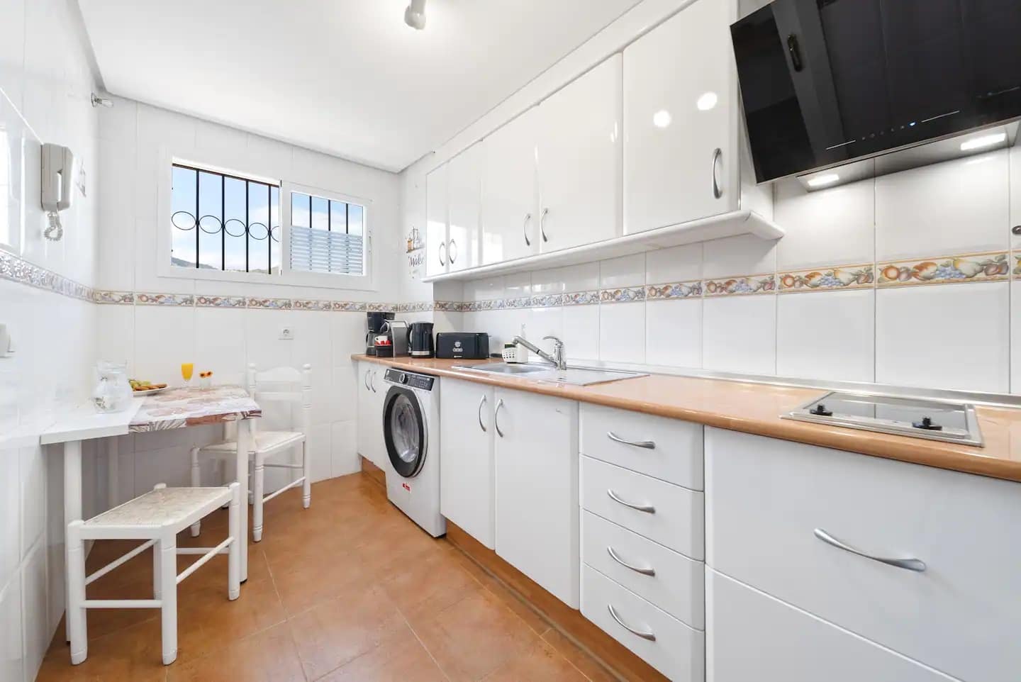 2 bedroom Beach Apartment for holiday rental in Benalmadena with pool garage - € 700 (Ref: 9434909)