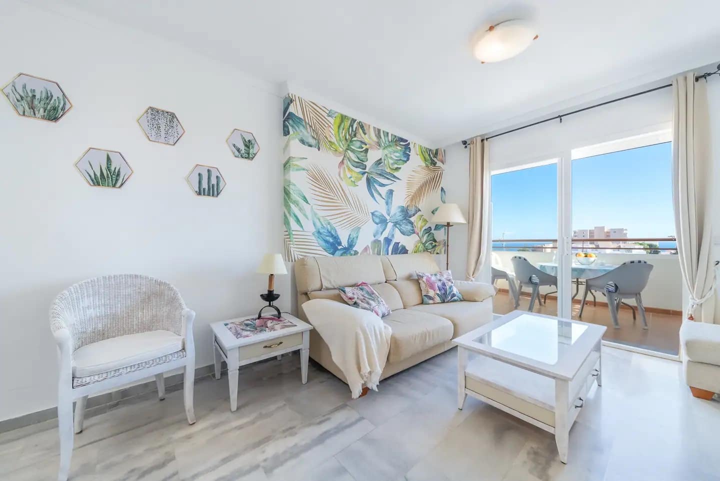 2 bedroom Beach Apartment for holiday rental in Benalmadena with pool garage - € 700 (Ref: 9434909)